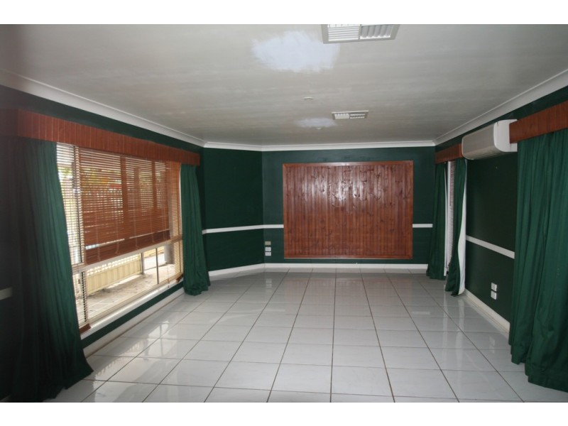 24 Cowan Crescent, Emerald QLD 4720