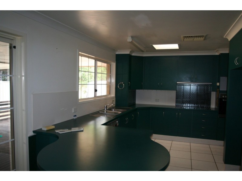 24 Cowan Crescent, Emerald QLD 4720