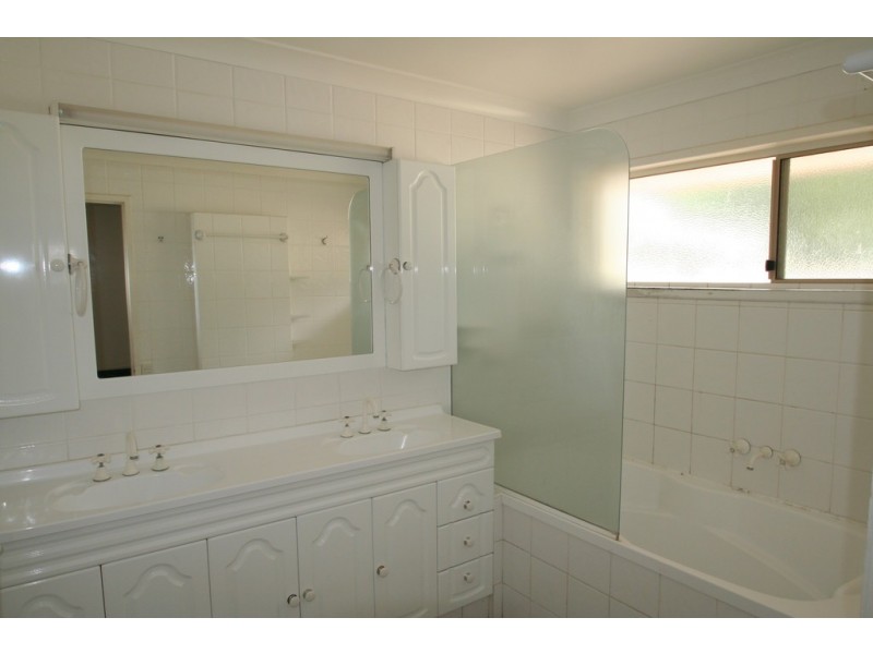 24 Cowan Crescent, Emerald QLD 4720