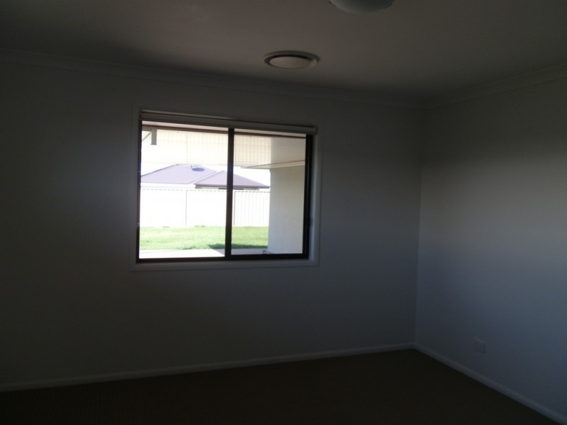 3 Sewell Street, Emerald QLD 4720