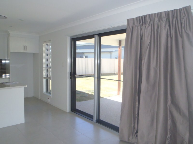 11 Whitney Street, Emerald QLD 4720