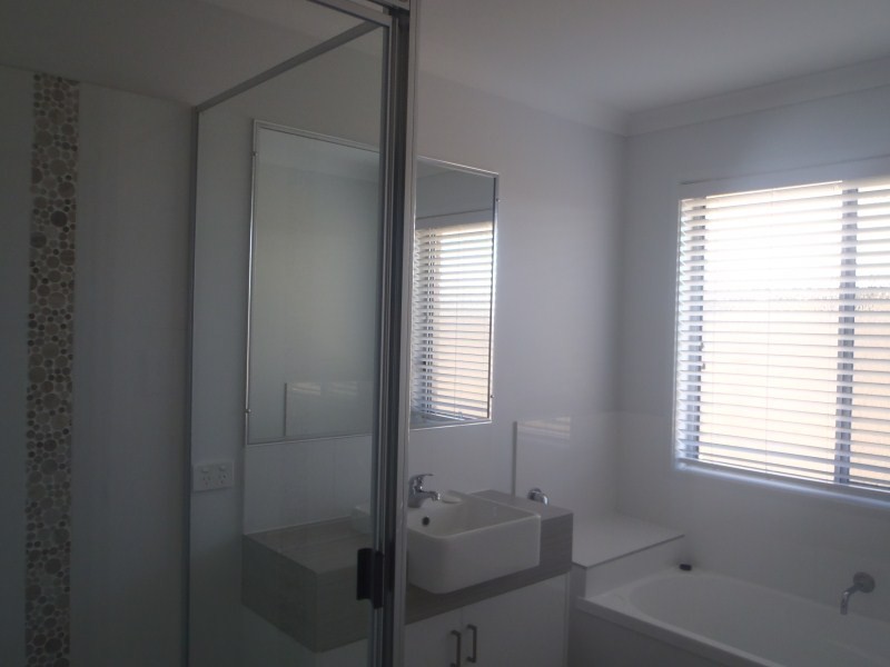 11 Whitney Street, Emerald QLD 4720