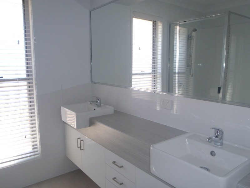 11 Whitney Street, Emerald QLD 4720