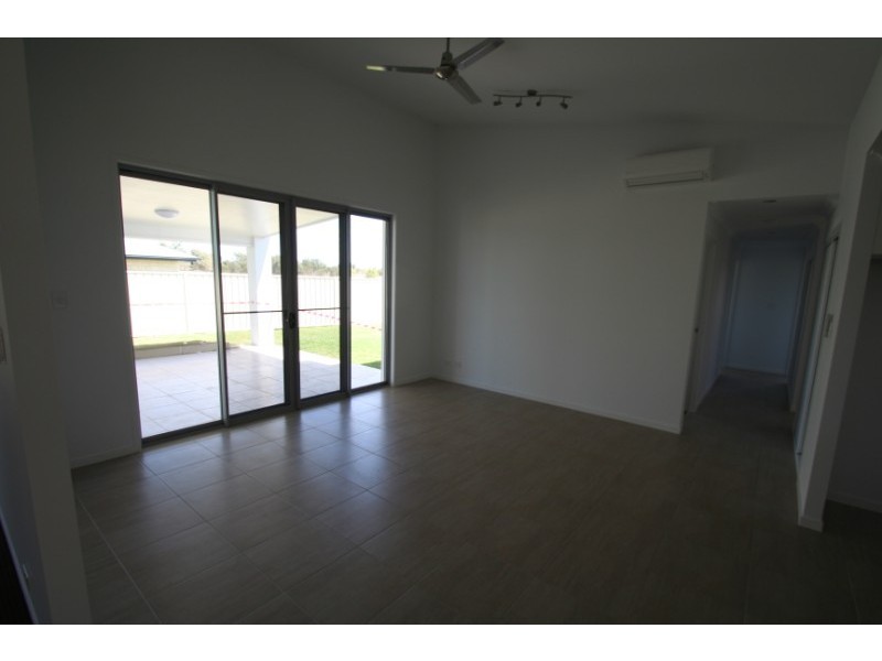 65 Lakeside Drive, Emerald QLD 4720