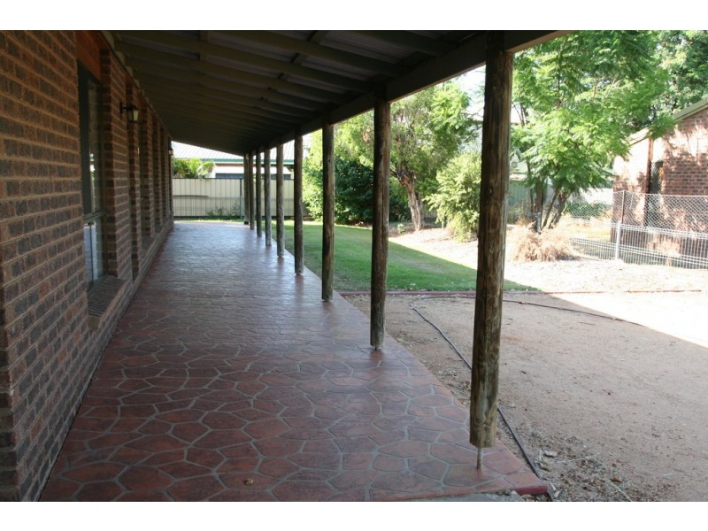 7 Gilbert Place, Emerald QLD 4720