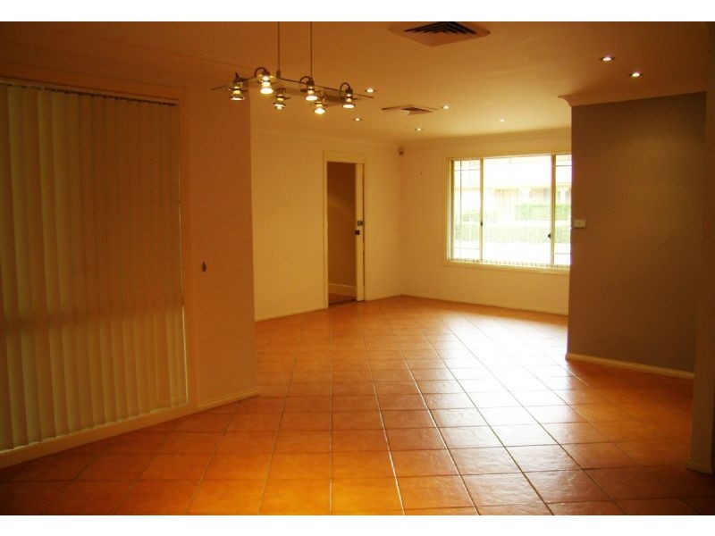 17 Marcus Clarke Crescent, Glenmore Park NSW 2745