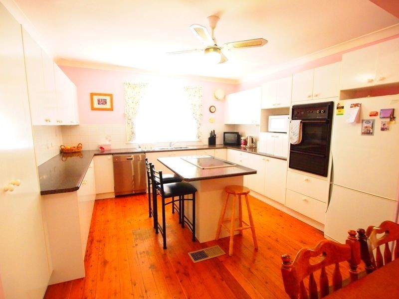 24 Thirteenth Street, Warragamba NSW 2752