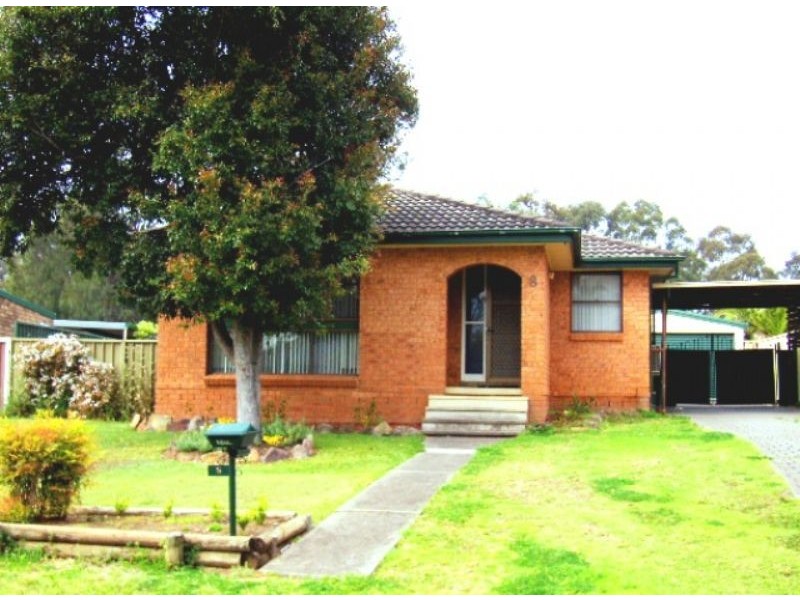 8 Alexandra Circuit, St Clair NSW 2759