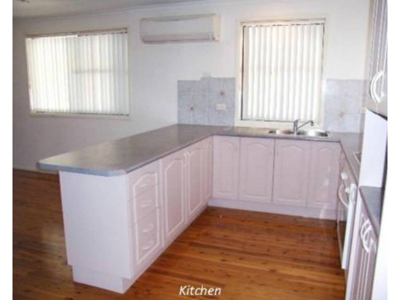 8 Alexandra Circuit, St Clair NSW 2759