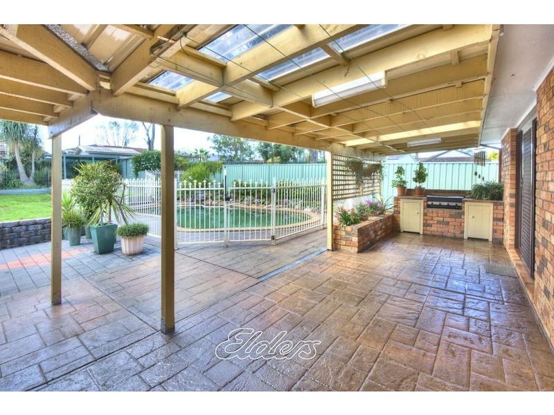 8 Wallis Glen, Cranebrook NSW 2749