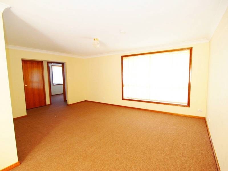 7 Camellia Ave, Glenmore Park NSW 2745