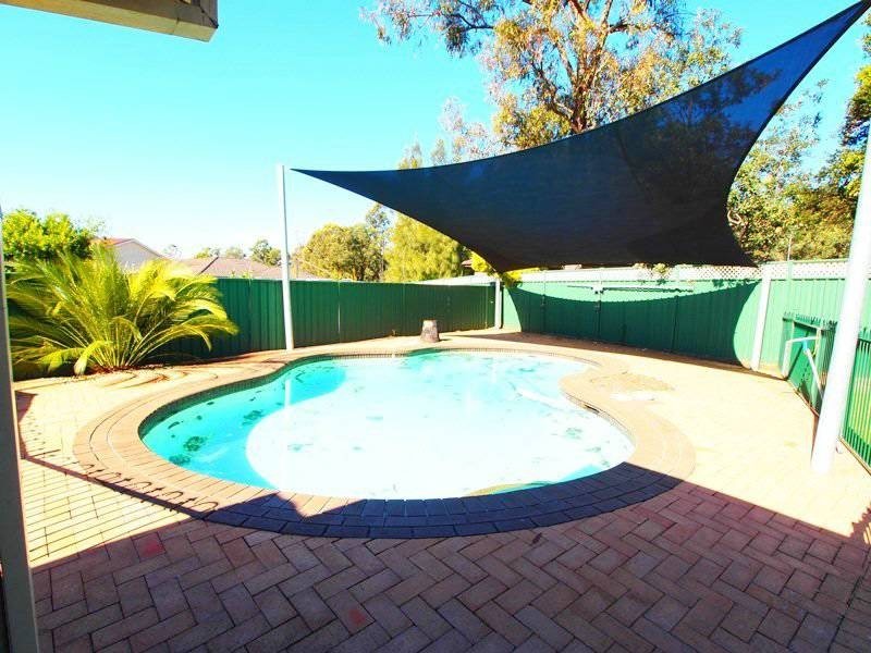 8 Alexandra Circuit, St Clair NSW 2759