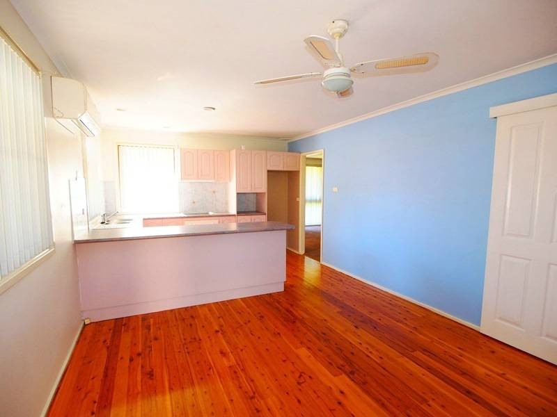 8 Alexandra Circuit, St Clair NSW 2759