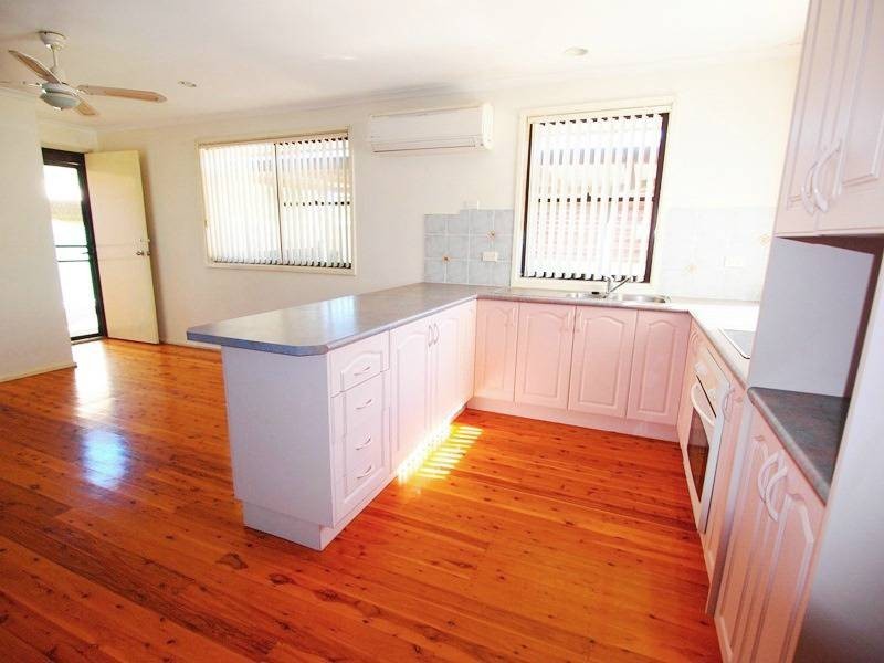 8 Alexandra Circuit, St Clair NSW 2759