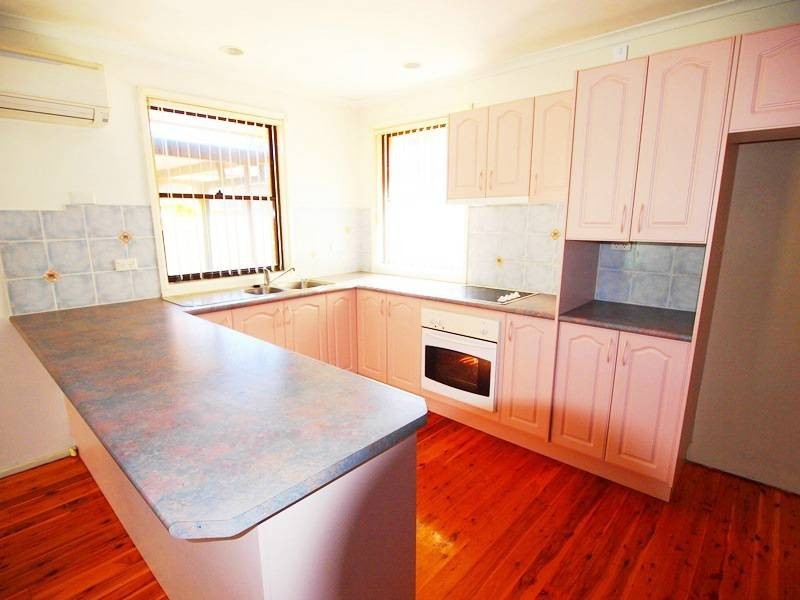 8 Alexandra Circuit, St Clair NSW 2759