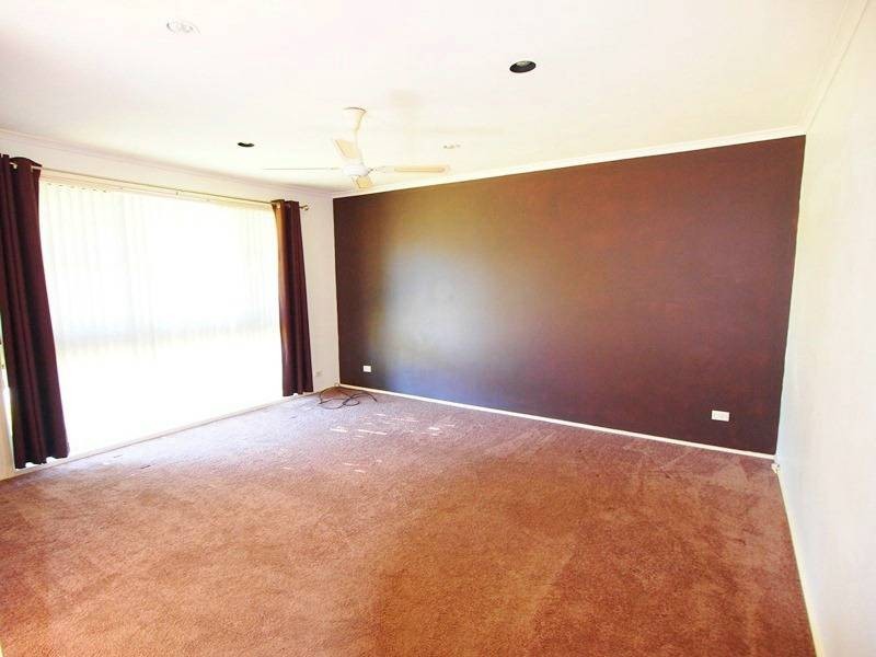 8 Alexandra Circuit, St Clair NSW 2759