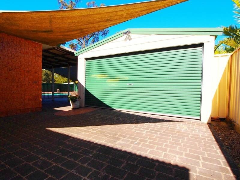 8 Alexandra Circuit, St Clair NSW 2759