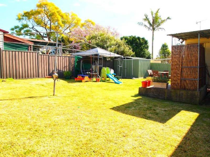 27 First Street, Warragamba NSW 2752
