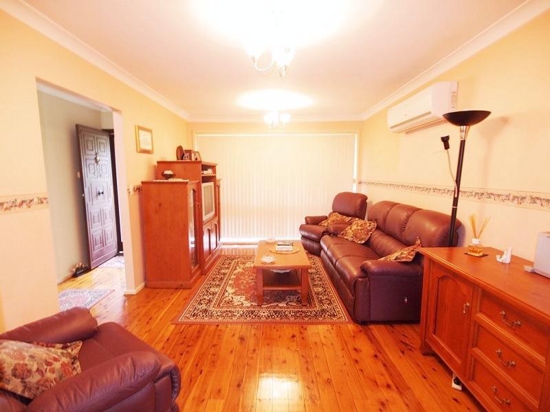 11 Thirteenth Street, Warragamba NSW 2752