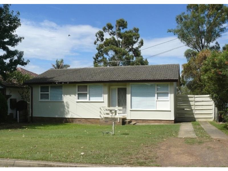 8 Worcester Rd, Cambridge Park NSW 2747