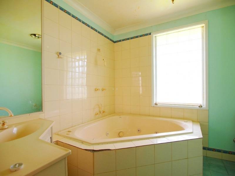 126 Hume Cres, Werrington County NSW 2747