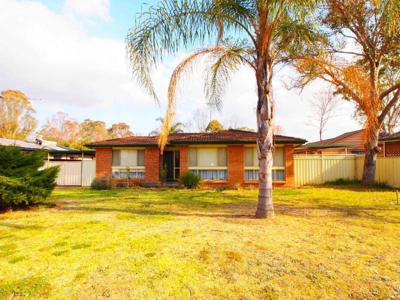 126 Hume Cres, Werrington County NSW 2747