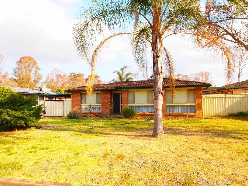 126 Hume Cres, Werrington County NSW 2747