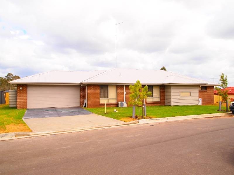 1 Crossley Ave, Glenmore Park NSW 2745