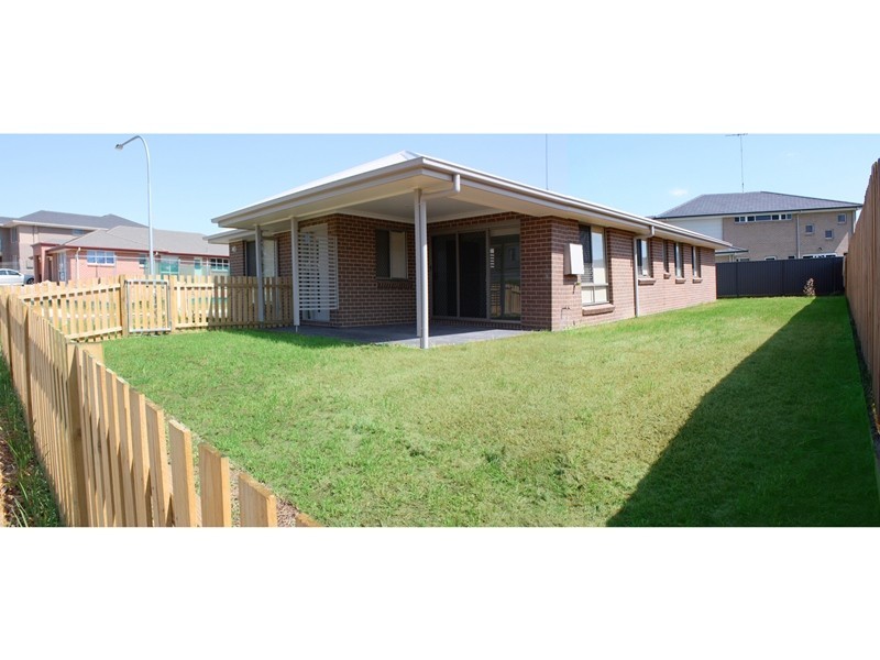 1 Crossley Ave, Glenmore Park NSW 2745