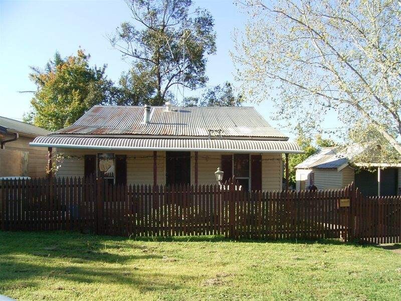 9 Murroobah Road, Wallacia NSW 2745