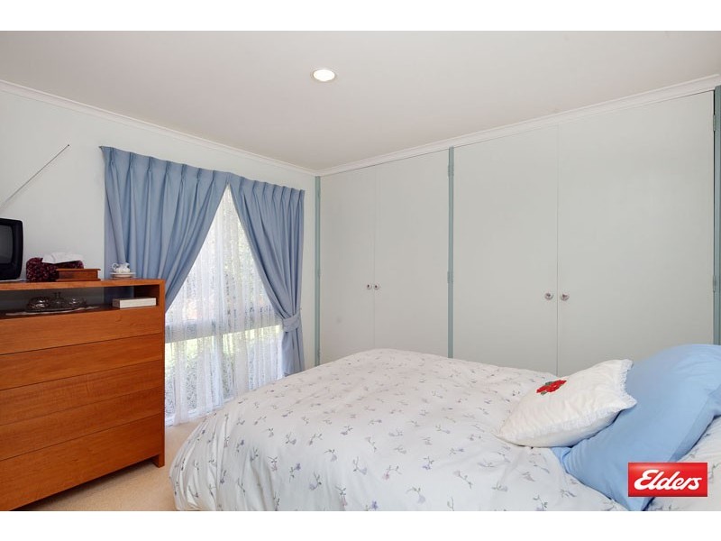 10 Hirschfeld Crescent, Macgregor ACT 2615