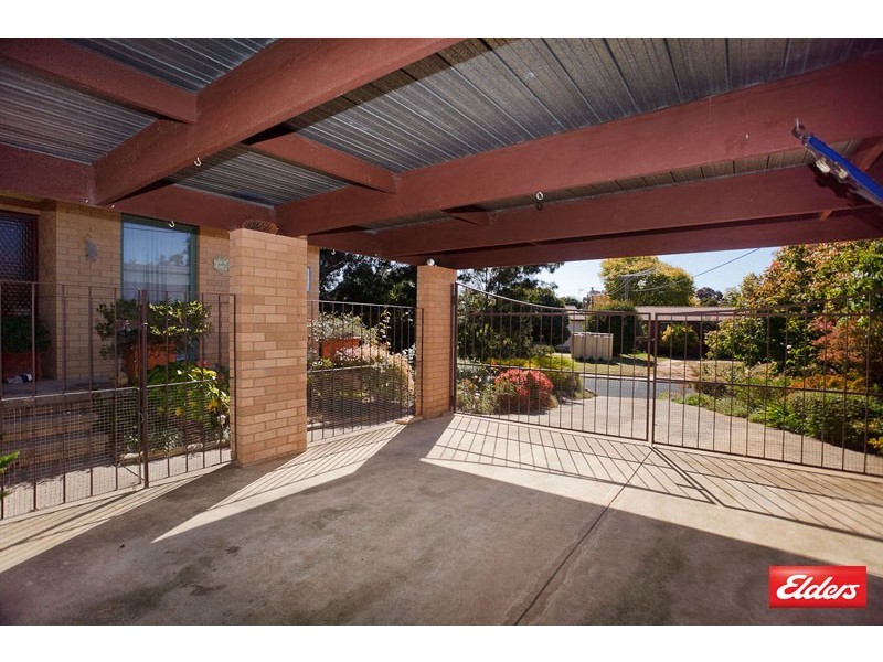 10 Hirschfeld Crescent, Macgregor ACT 2615