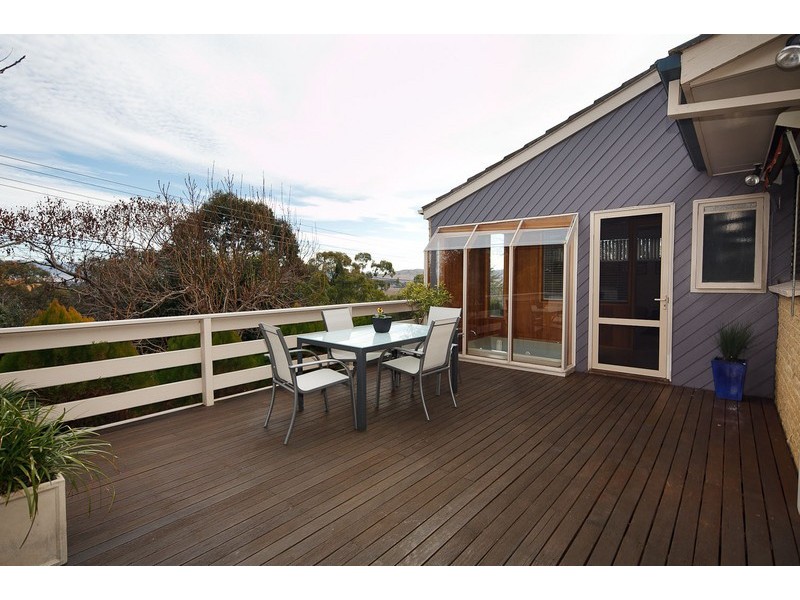16 Barrett Street, Macgregor ACT 2615