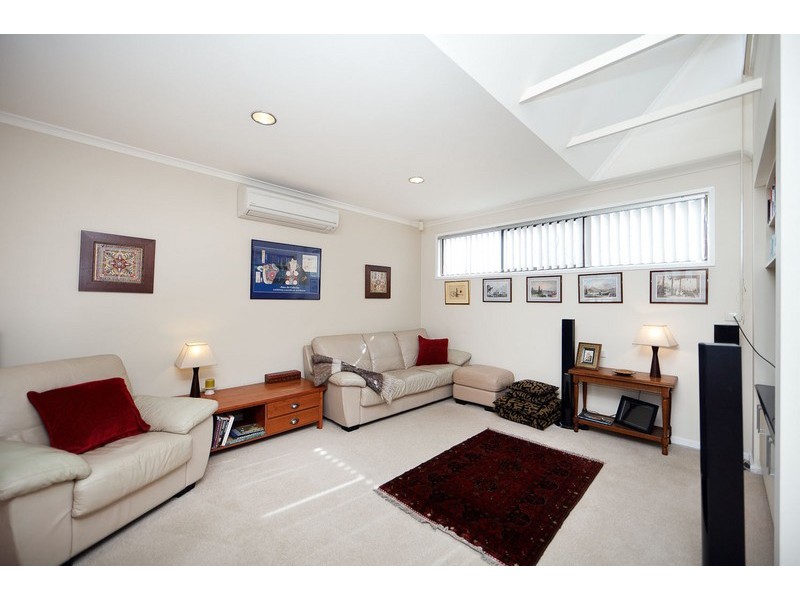 16 Barrett Street, Macgregor ACT 2615