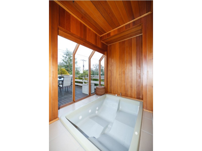 16 Barrett Street, Macgregor ACT 2615