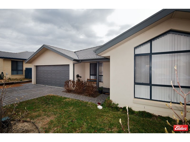 13 Shrivell Circuit, Dunlop ACT 2615