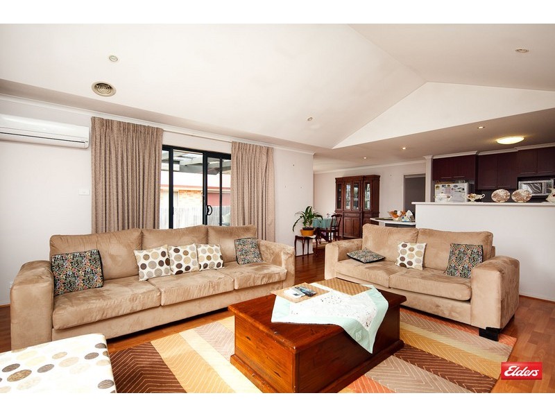 13 Shrivell Circuit, Dunlop ACT 2615