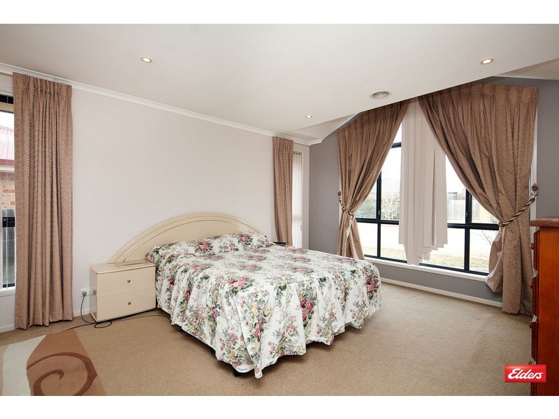 13 Shrivell Circuit, Dunlop ACT 2615