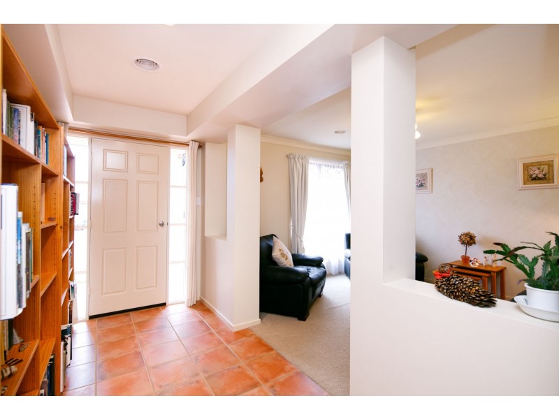 19 Lovely Close, Dunlop ACT 2615