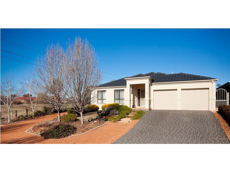 19 Lovely Close, Dunlop ACT 2615
