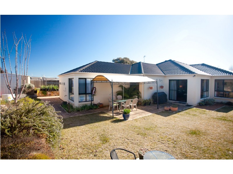 19 Lovely Close, Dunlop ACT 2615