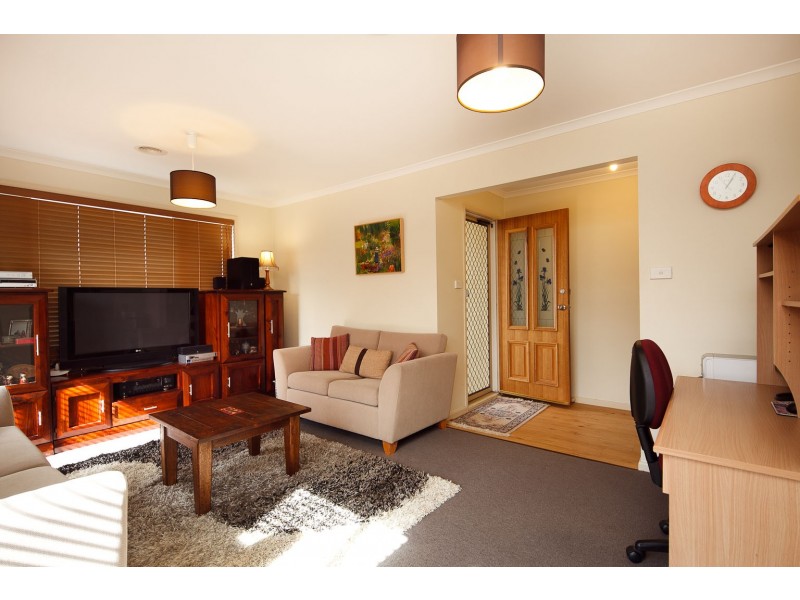 2 Hanrahan Crescent, Dunlop ACT 2615