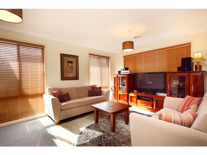 2 Hanrahan Crescent, Dunlop ACT 2615