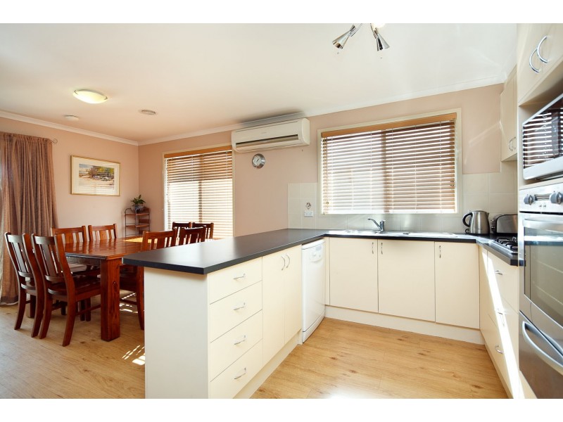 2 Hanrahan Crescent, Dunlop ACT 2615