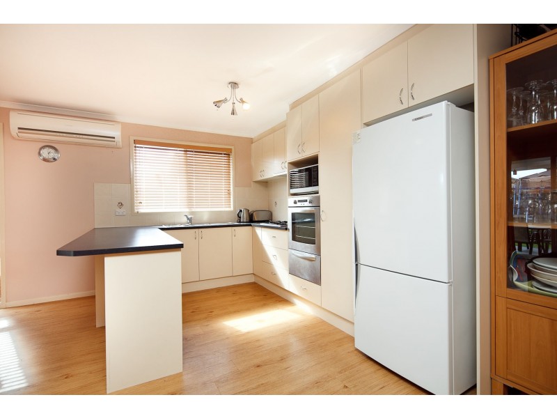 2 Hanrahan Crescent, Dunlop ACT 2615