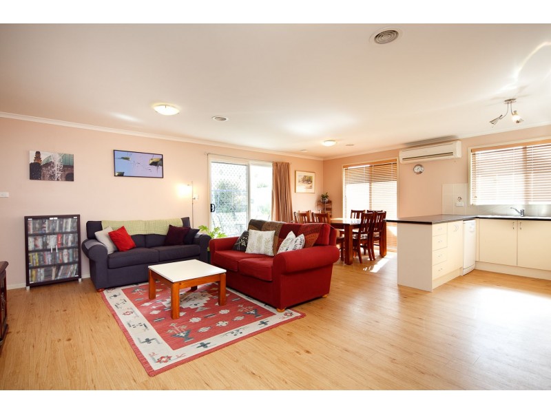 2 Hanrahan Crescent, Dunlop ACT 2615
