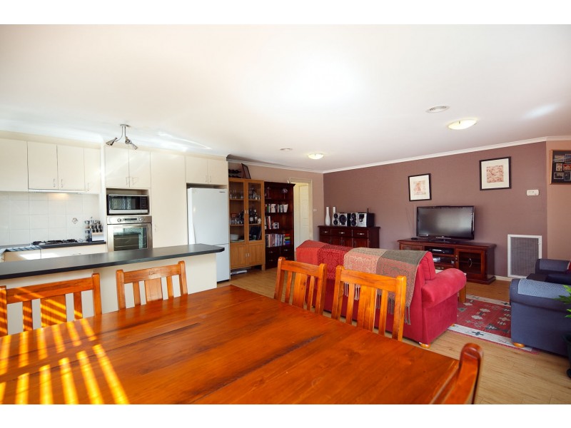 2 Hanrahan Crescent, Dunlop ACT 2615