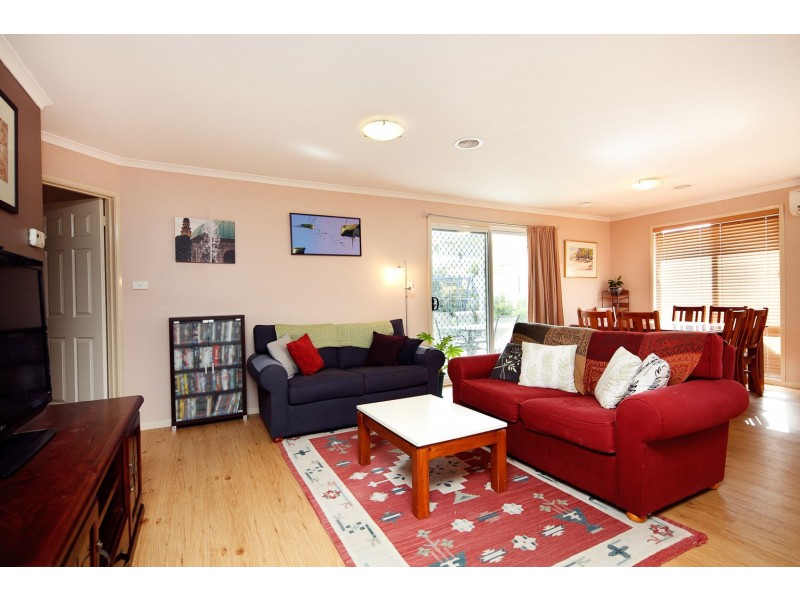 2 Hanrahan Crescent, Dunlop ACT 2615