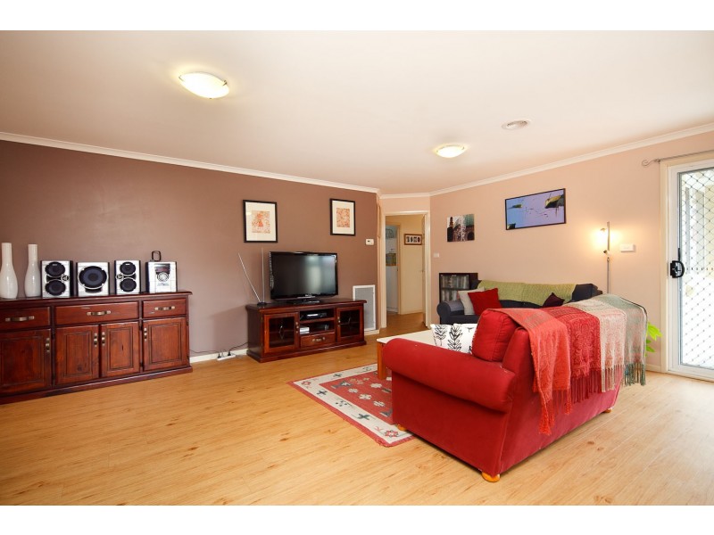 2 Hanrahan Crescent, Dunlop ACT 2615