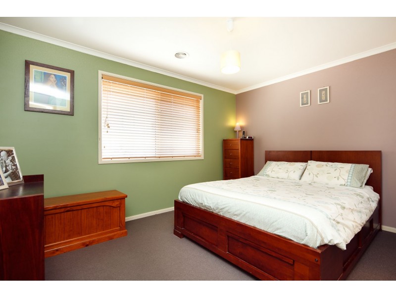 2 Hanrahan Crescent, Dunlop ACT 2615
